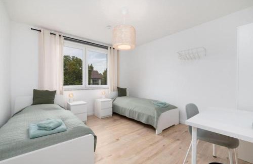 Stadtmitte Apartment | CREW BEDS - APARTMENTS in Wolfsburg 4x Bedroom, Single Beds, Free Coffee, WiFi & Parking - 24h CHECK IN #WOB01 #WOB02