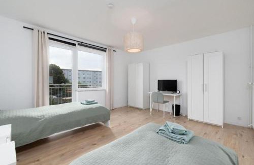 Stadtmitte Apartment | CREW BEDS - APARTMENTS in Wolfsburg 4x Bedroom, Single Beds, Free Coffee, WiFi & Parking - 24h CHECK IN #WOB01 #WOB02