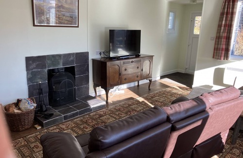Fort Augustus Apartment | Crianlarich Pet friendly traditional cottage