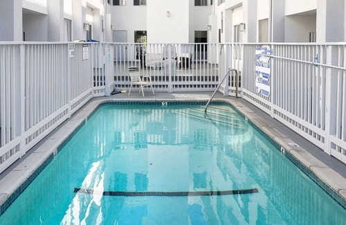Beverly Hills Apartment | Crisp Beverly Hills 1BR w/Pool, nr. Trader Joes, by Blueground