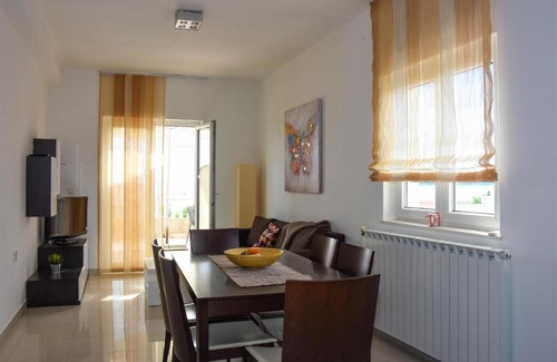 Mandre Apartment | Crnika