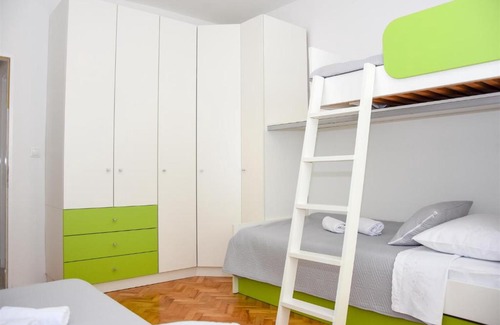 Mandre Apartment | Crnika