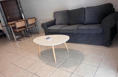 Petralona Apartment | Croc Apartment