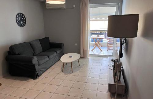 Petralona Apartment | Croc Apartment