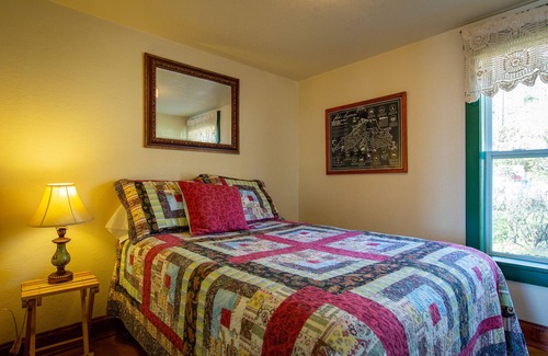 Croftville Cottage | Croftville Road Cottages #1. On the Shore of Lake Superior. Cozy and Romantic.