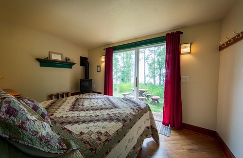 Croftville Cottage | Croftville Road Cottages #3. On the Shore of Lake Superior. Cozy and Romantic.