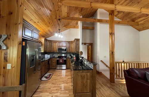 Boone Cabin | Crooked Feather @ River Ridge Awaits You!