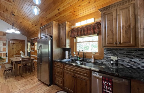 Boone Cabin | Crooked Feather @ River Ridge Awaits You!