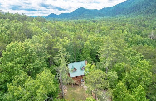 Sautee Nacoochee Cabin | Cross Creek Hideaway | Mountains | Pet Friendly | Hot Tub | Pool Table | Sauna