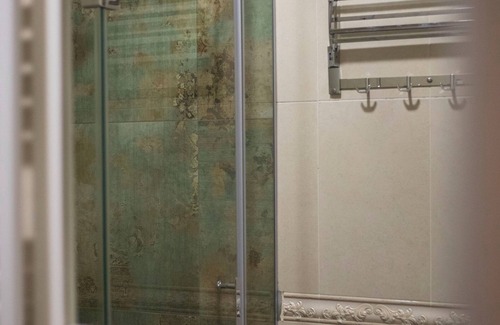 Kutaisi Hotel | Crown Hotel