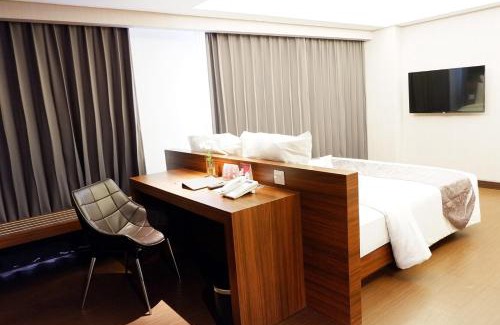 Surabaya Hotel | CROWN PRINCE Hotel Surabaya Managed by Midtown Indonesia