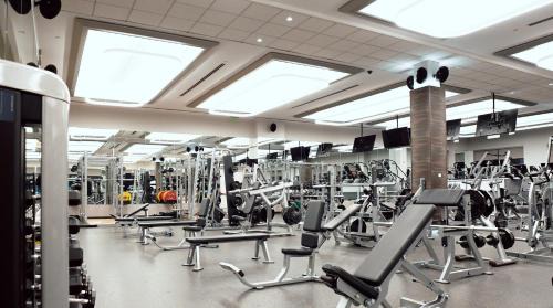 Englewood Hotel | Crowne Plaza Englewood by IHG