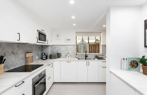 Crows Nest House | Crows Nest - ER138 - Ernest Street - Stylish townhouse, spacious layout, walk to shops and transport.