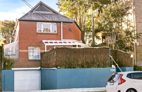 Crows Nest House | Crows Nest - ER138 - Ernest Street - Stylish townhouse, spacious layout, walk to shops and transport.