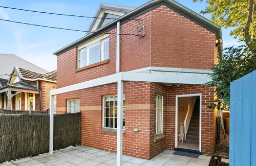 Crows Nest House | Crows Nest - ER138 - Ernest Street - Stylish townhouse, spacious layout, walk to shops and transport.