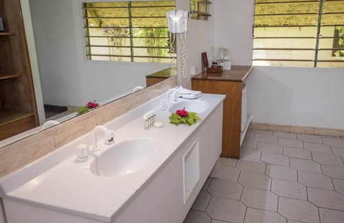 Namanggumanggua Hotel | Crusoe's Retreat