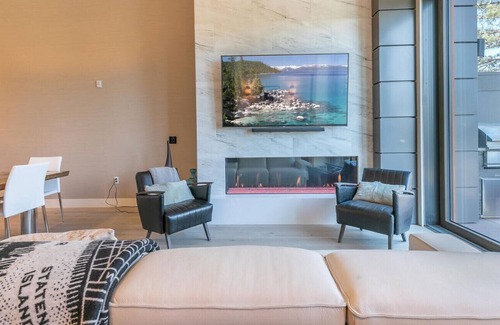 Crystal Bay Condo | Crystal Bay Penthouse 300 | Community Hot Tub | Close to Beaches & Skiing!