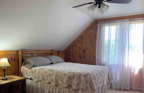 Thompsonville Ski Chalet | Crystal Hideaway Chalet!Secluded 5 acres of natural beauty.