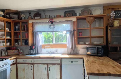 Thompsonville Ski Chalet | Crystal Hideaway Chalet!Secluded 5 acres of natural beauty.