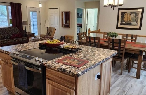 Frankfort House | Crystal Lake Getaway New Spatious walkout ranch. na Mile to Frankfort Mi Beaches