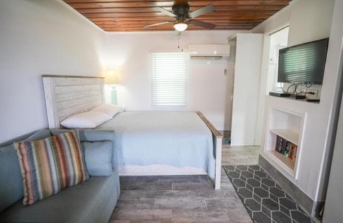 Kure Beach House | Crystal Shores Unit 3 - Irresistible Charming Beach Retreat villa