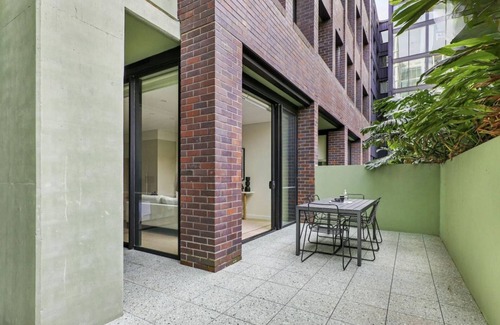 Newcastle Apartment | Cu-Tee - High end, one bedroom apartment. Free parking and wi-fi.n