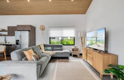 Tamarindo Villa | CU20 Modern Beach Home w Guest House & Pvt Pool