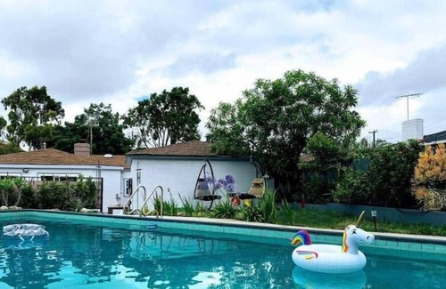 Ladera Heights House | Cubier: Memorable 1BR Unit with Pool (MK2-LAD)