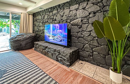 Ladera Heights House | Cubier - Stunning 6BR 4BA Oasis with Pool-Lou1-Lad