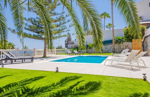 Benalmadena Costa Villa | Cubo's Beach Front Villa Benalmadena/close to beach/private pool/air conditioning