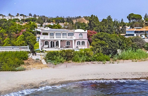 Mijas Villa | Cubo's Beachfront Villa Khayyam/private beach access/private pool/air conditioning/free Wi-Fi