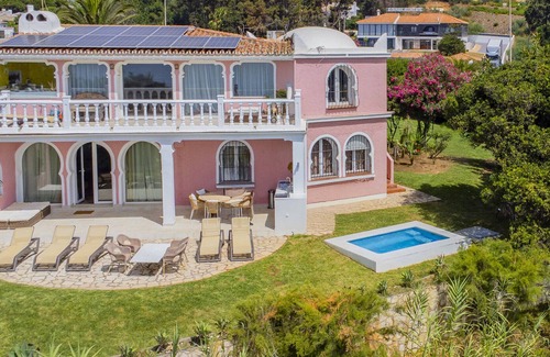 Mijas Villa | Cubo's Beachfront Villa Khayyam/private beach access/private pool/air conditioning/free Wi-Fi