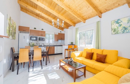 Alhaurin el Grande Cottage | Cubo's Casa Rural Entre Olivos del Azahar/private pool/air conditioning/free wifi