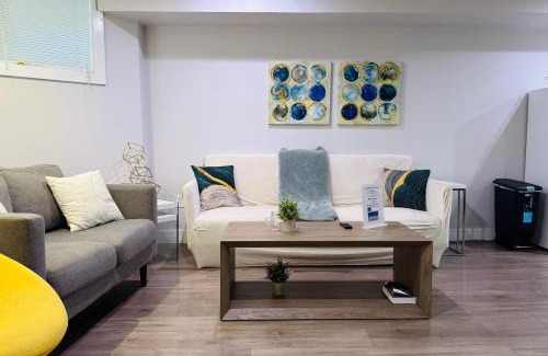 Lakeview Apartment | Cubs! Prime Location! - 1 Min Walk to Wrigley Field - 2BR Apts Perfect for Cubs Fans!