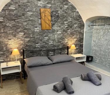 Pyrgos Apartment | Cueva Con Vista Studios