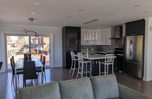 Brookhaven - Amesbury House | Cul de Sac Oasis in the City