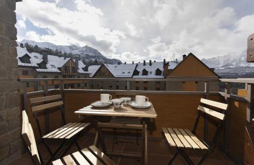 Panticosa Apartment | CuMbre del Sarrio by BeValle