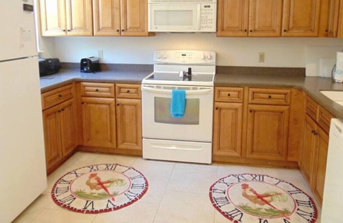 Demere Park Cottage | Cummings Lane, Charming 2 BR, 2 BA cottage on SSI
