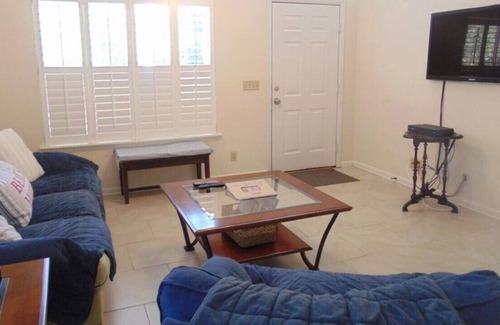 Demere Park Cottage | Cummings Lane, Charming 2 BR, 2 BA cottage on SSI
