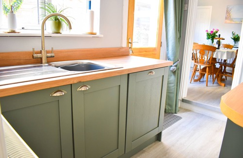 Pakefield Cottage | Curlew Cottage - a cottage that sleeps 4 guests in 2 bedrooms