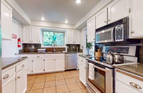 Brookings House | CUSHING COURT TRANQUILITY
