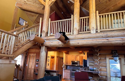Mammoth Lakes Cabin | Custom 3-Bedroom Log Cabin w/Large Loft in Mammoth Lakes