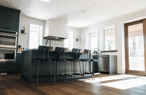 Silver Star Mountain House | Custom Built Chalet on The Ridge - media room, private hot tub and more!