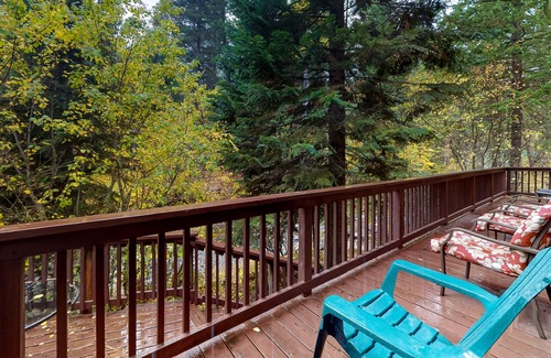 Joseph House | Custom built dog-friendly home on Wallowa River with WiFi, deck & gas stoves