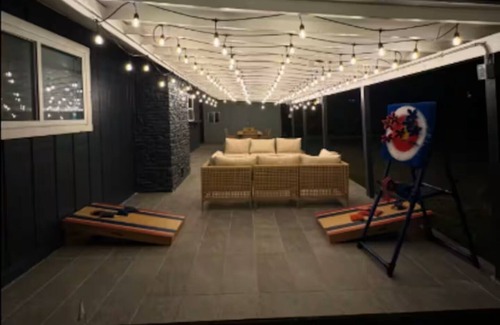 North Austin Civic Association House | Custom Designer Home. Sleeps 9. Close to domain Q2