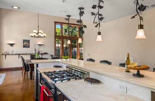 Kenwood House | Custom Winemaker's home - WALKING distance to 9 wineries! This is the place.