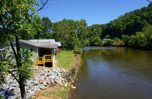 Whittier Cottage | Customer Appreciation Year! See Discount information in Ad