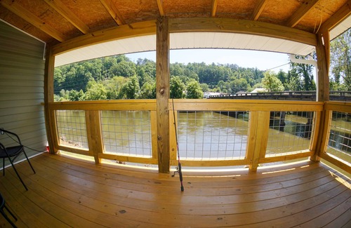 Whittier Cottage | Customer Appreciation Year! See Discount information in Ad