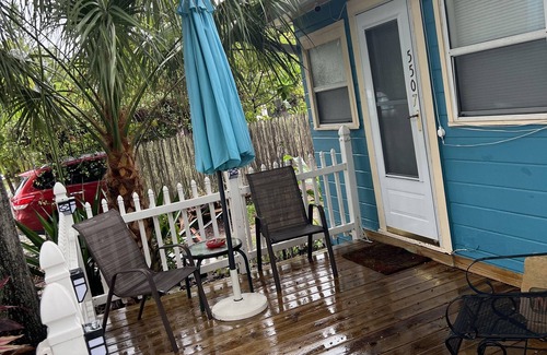 Gulfport Apartment | Cute 1 BR apt 1/2 block to Beach Blvd and 3 Blocks to the Beach