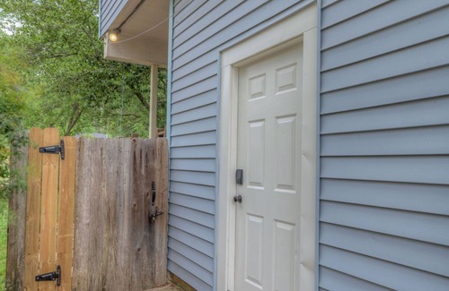 Caddo Heights-South Highlands Apartment | Cute 2B/1Ba Apartment in South Highlands!